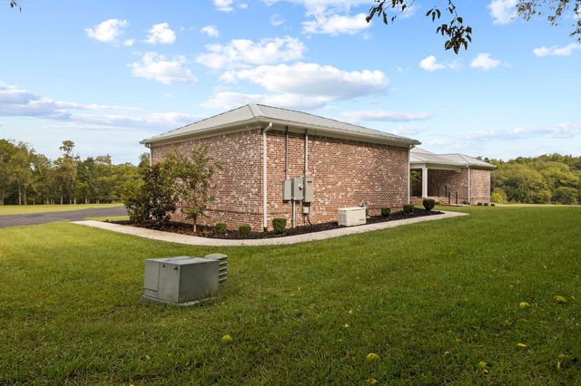 808 N Main St, Mount Pleasant, TN 38474