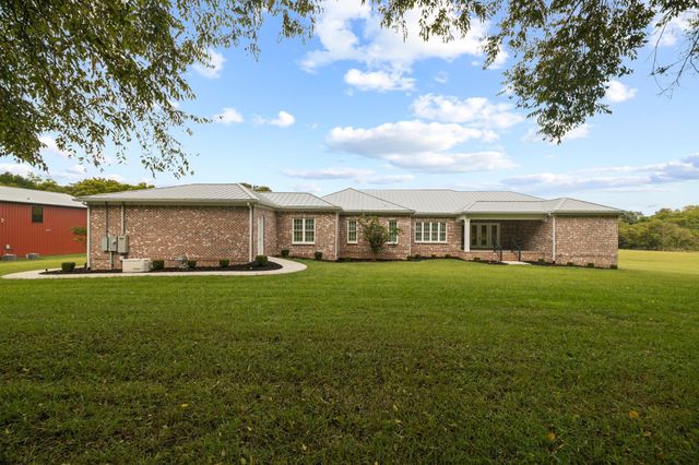 808 N Main St, Mount Pleasant, TN 38474