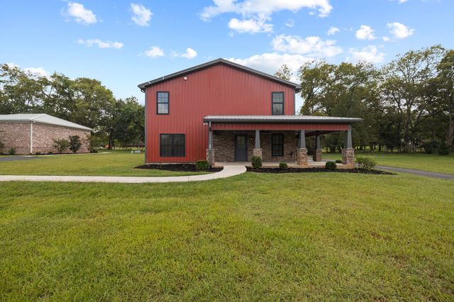 808 N Main St, Mount Pleasant, TN 38474