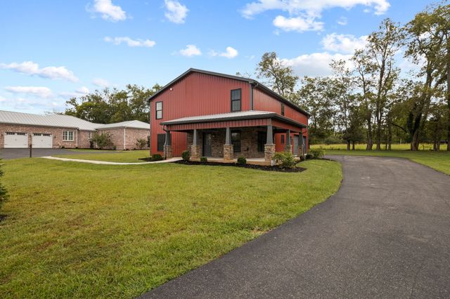 808 N Main St, Mount Pleasant, TN 38474