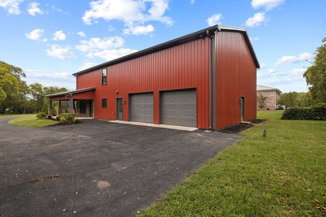 808 N Main St, Mount Pleasant, TN 38474