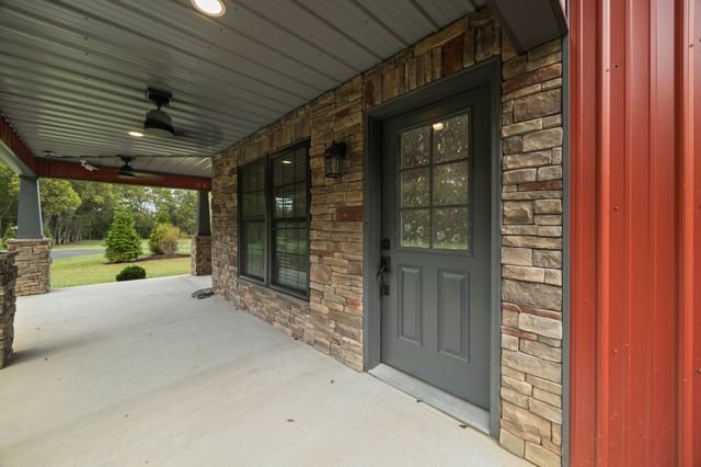 808 N Main St, Mount Pleasant, TN 38474