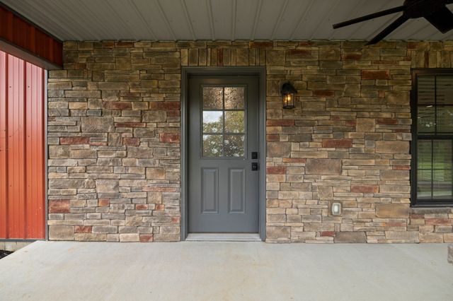 808 N Main St, Mount Pleasant, TN 38474