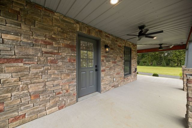 808 N Main St, Mount Pleasant, TN 38474