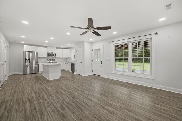 808 N Main St, Mount Pleasant, TN 38474