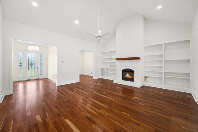 808 N Main St, Mount Pleasant, TN 38474