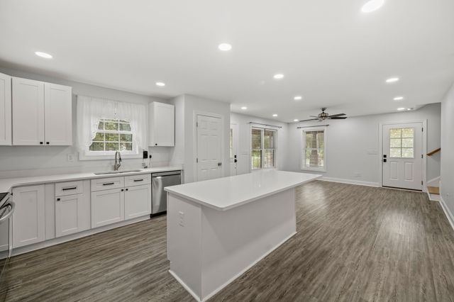 808 N Main St, Mount Pleasant, TN 38474