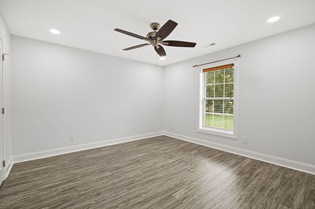 808 N Main St, Mount Pleasant, TN 38474