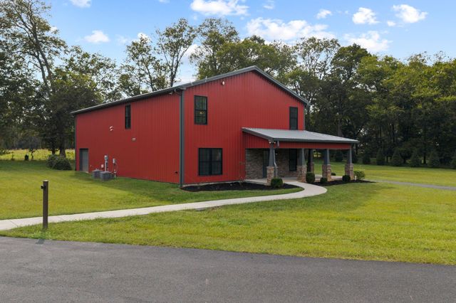 808 N Main St, Mount Pleasant, TN 38474