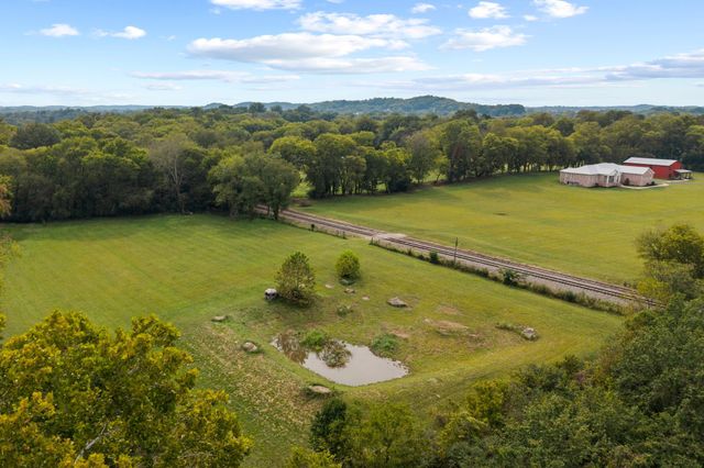 808 N Main St, Mount Pleasant, TN 38474