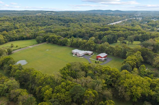 808 N Main St, Mount Pleasant, TN 38474