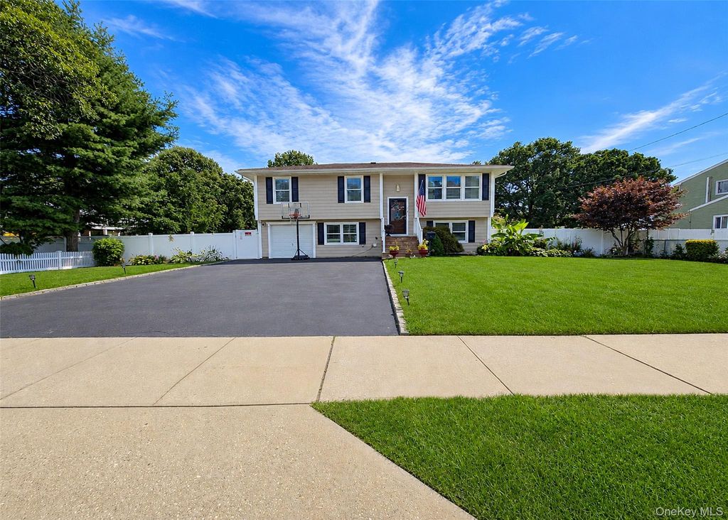 1028 Union Boulevard, Bay Shore, NY 11706 — exterior