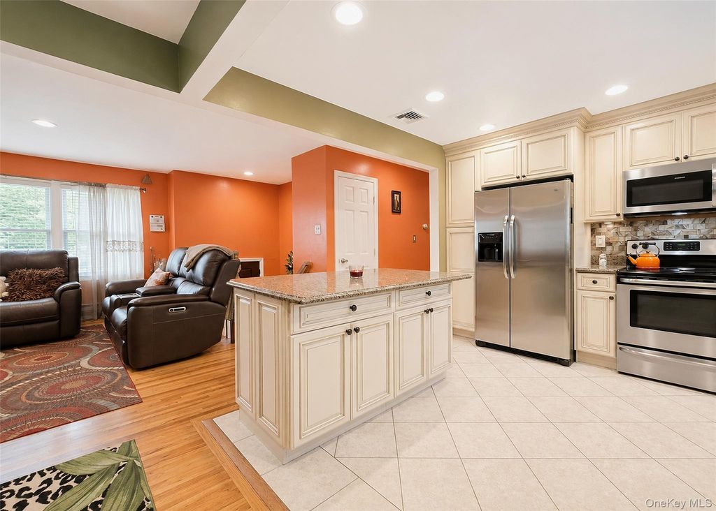 1028 Union Boulevard, Bay Shore, NY 11706 — photo 4