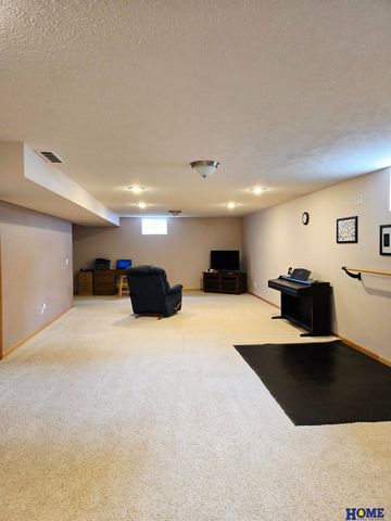 6410 Cornflower Drive, Lincoln, NE 68504