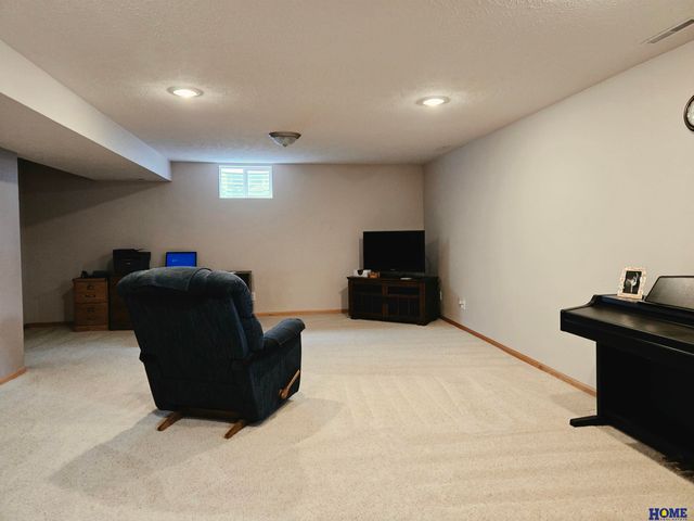 6410 Cornflower Drive, Lincoln, NE 68504