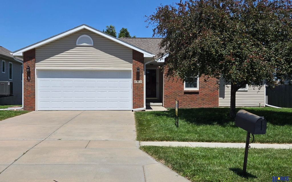 6410 Cornflower Drive, Lincoln, NE 68504