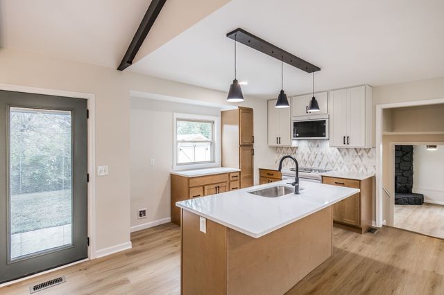 318 Donna Dr, Hendersonville, TN 37075