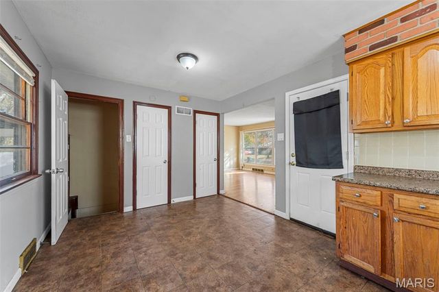 17 Glynn Drive, Florissant, MO 63031