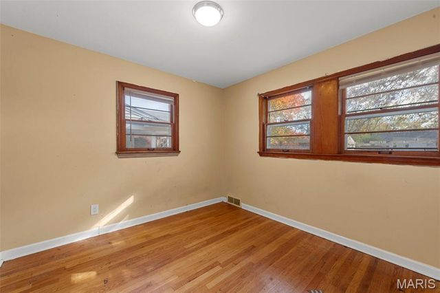 17 Glynn Drive, Florissant, MO 63031