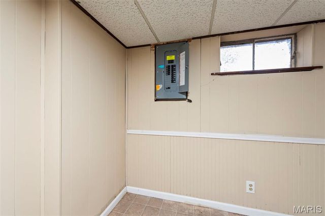 17 Glynn Drive, Florissant, MO 63031