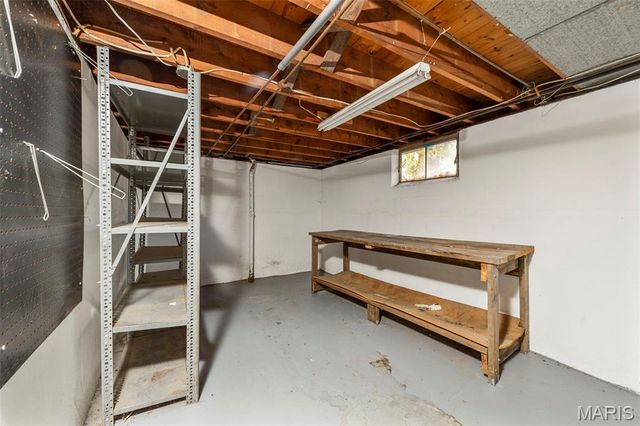 17 Glynn Drive, Florissant, MO 63031