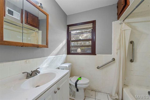 17 Glynn Drive, Florissant, MO 63031