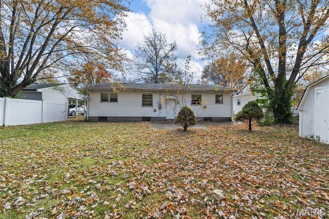 17 Glynn Drive, Florissant, MO 63031