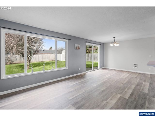 127 SW Poplar Ct, Mcminnville, OR 97128