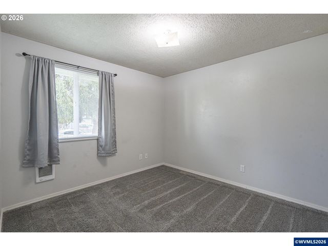 127 SW Poplar Ct, Mcminnville, OR 97128