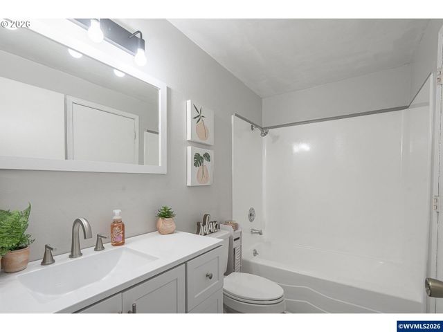 127 SW Poplar Ct, Mcminnville, OR 97128