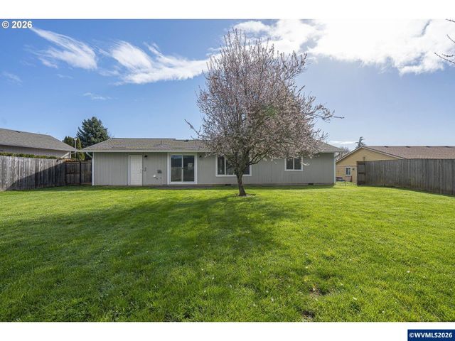 127 SW Poplar Ct, Mcminnville, OR 97128