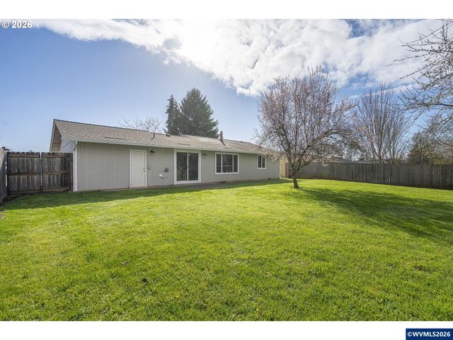 127 SW Poplar Ct, Mcminnville, OR 97128