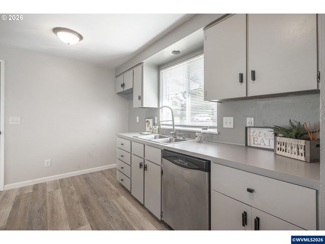 127 SW Poplar Ct, Mcminnville, OR 97128