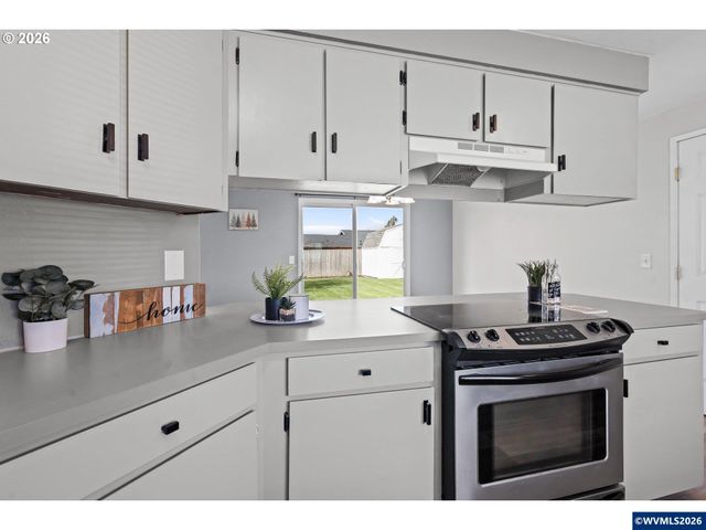 127 SW Poplar Ct, Mcminnville, OR 97128