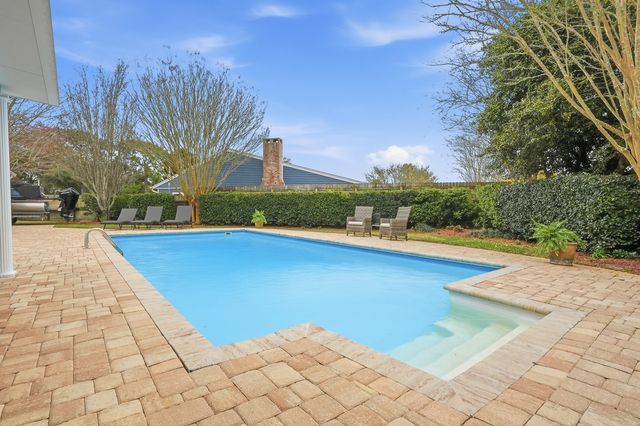 130 Lake Lorraine Circle, Shalimar, FL 32579