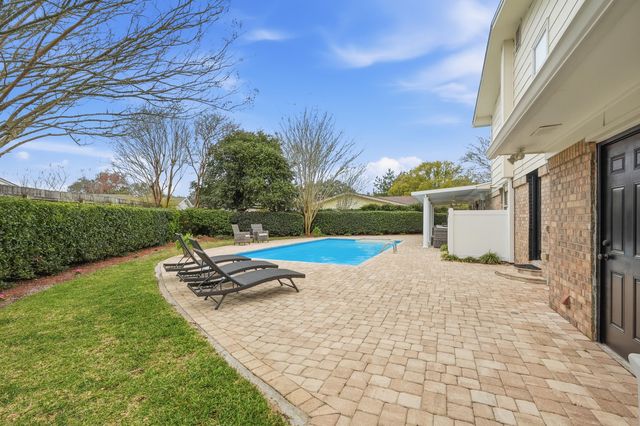 130 Lake Lorraine Circle, Shalimar, FL 32579