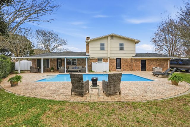 130 Lake Lorraine Circle, Shalimar, FL 32579