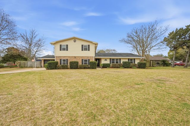 130 Lake Lorraine Circle, Shalimar, FL 32579