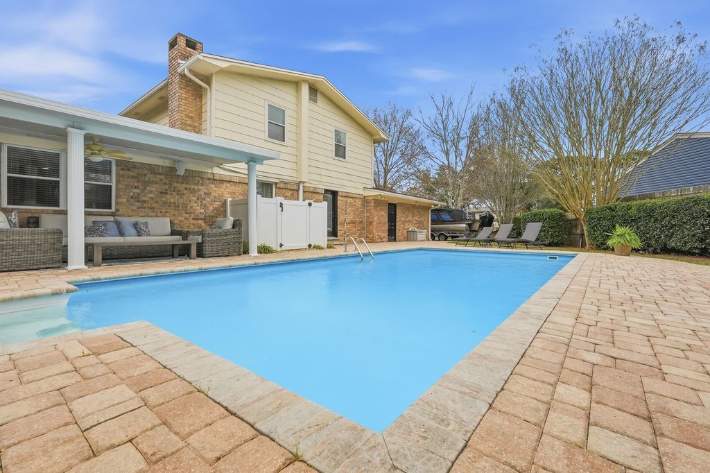 130 Lake Lorraine Circle, Shalimar, FL 32579