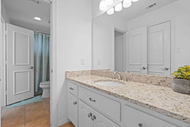 122 W Carruth Lane, Double Oak, TX 75077