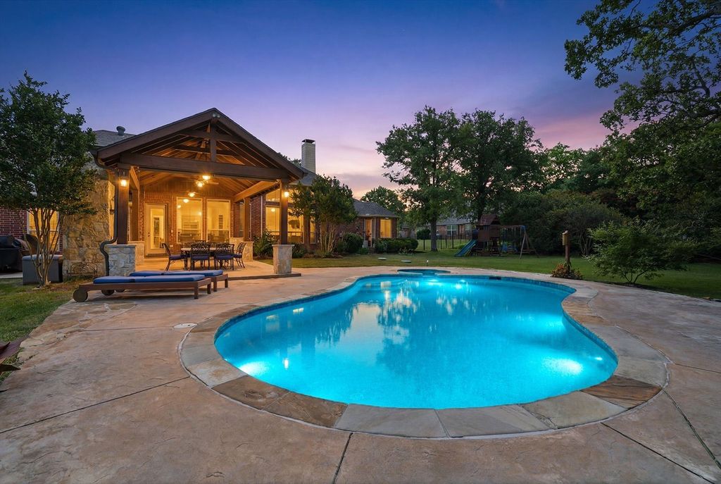 122 W Carruth Lane, Double Oak, TX 75077