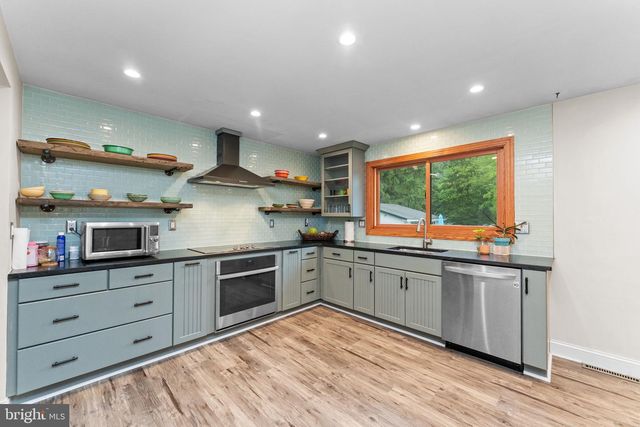 5 MAPLE ST, North Wales, PA 19454