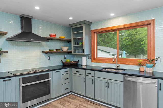 5 MAPLE ST, North Wales, PA 19454