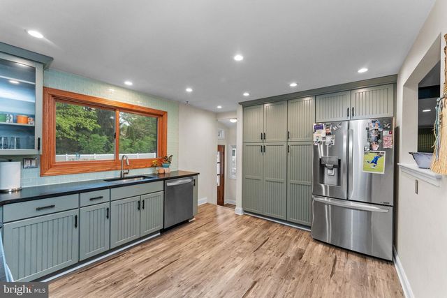 5 MAPLE ST, North Wales, PA 19454
