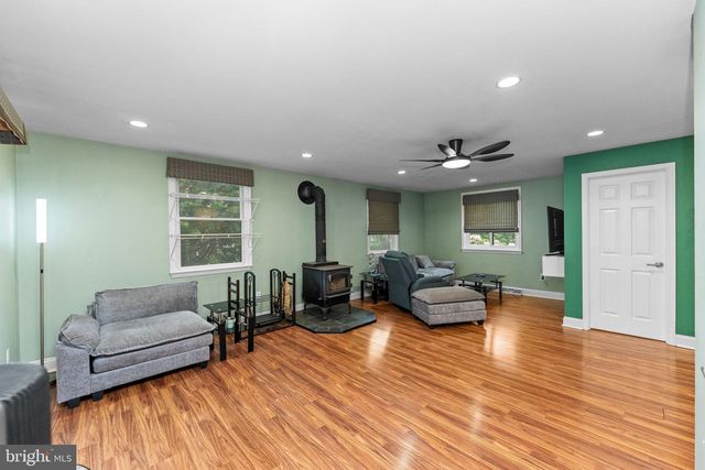5 MAPLE ST, North Wales, PA 19454