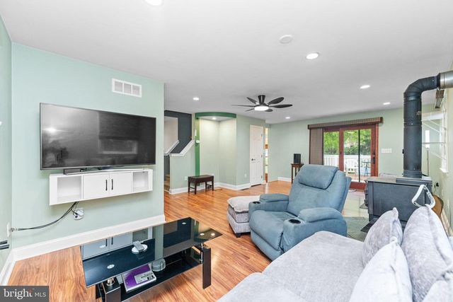 5 MAPLE ST, North Wales, PA 19454