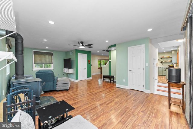 5 MAPLE ST, North Wales, PA 19454