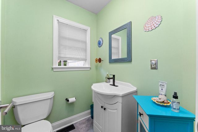 5 MAPLE ST, North Wales, PA 19454