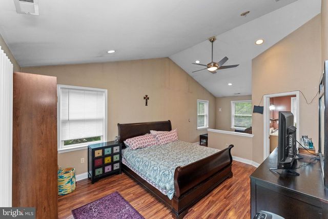 5 MAPLE ST, North Wales, PA 19454