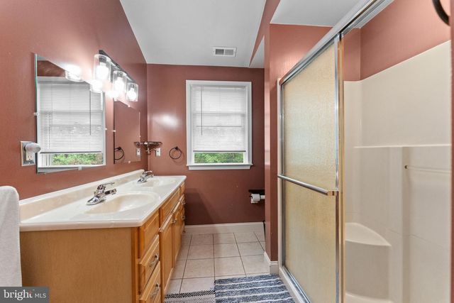 5 MAPLE ST, North Wales, PA 19454